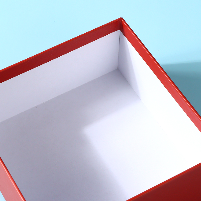 Garden Red Rose Square Gift Box (S)