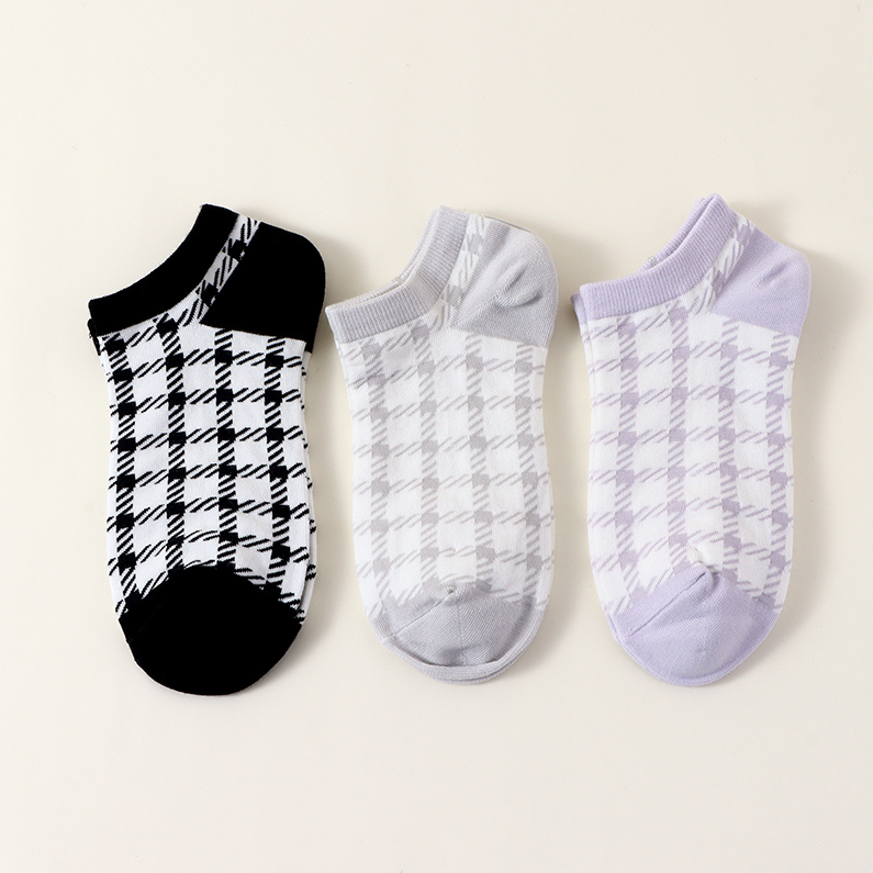 Two pairs of Fresh plaid comfort Socks for women (mixed colo