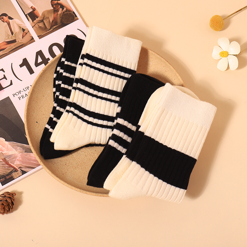Women's soft Black Matching striped Mid-tube socks (2 pairs)