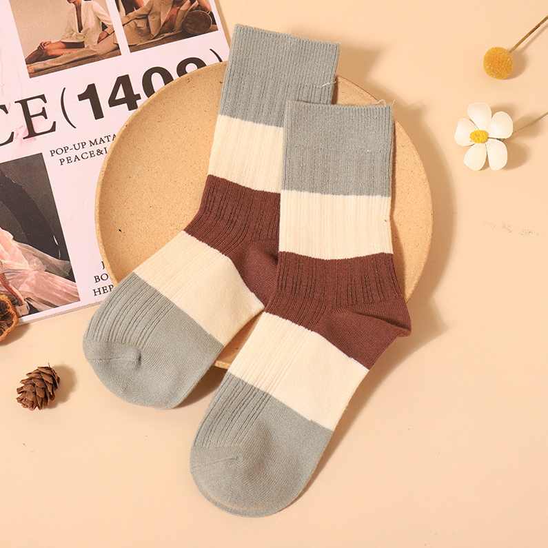 Women's soft Green Matching striped mid-tube socks (2 pairs)
