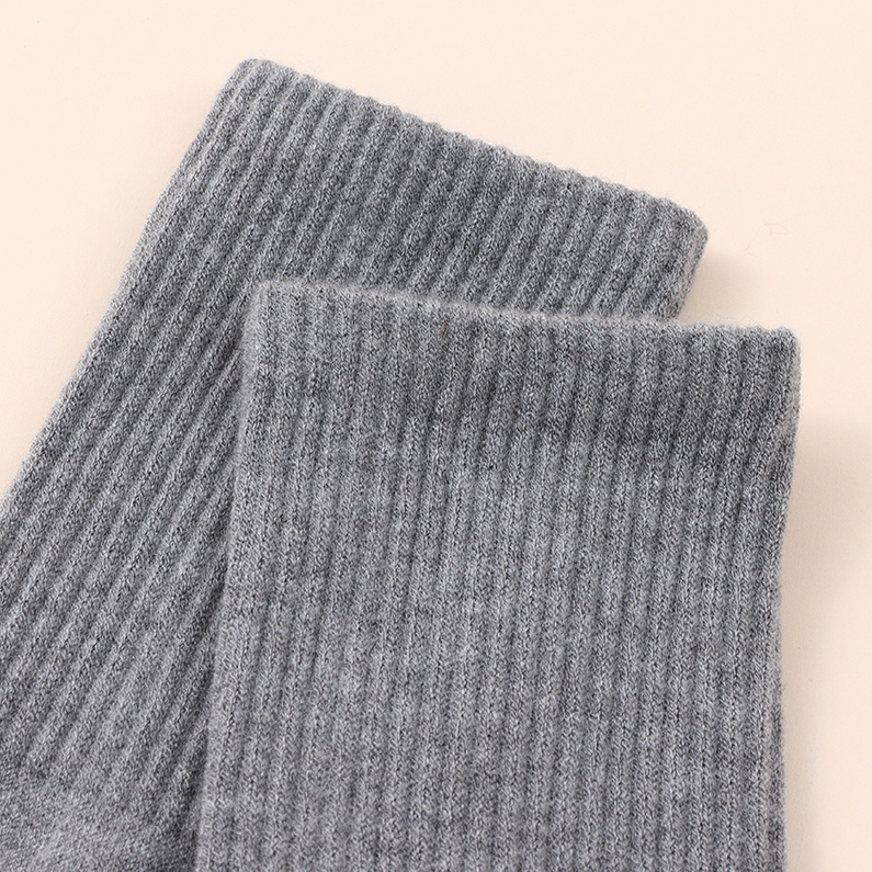 Women's all-in-one wool mid-tube socks