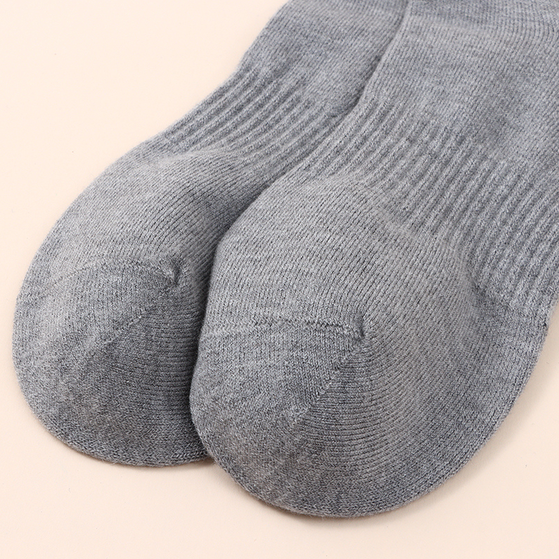 Women's all-in-one wool mid-tube socks