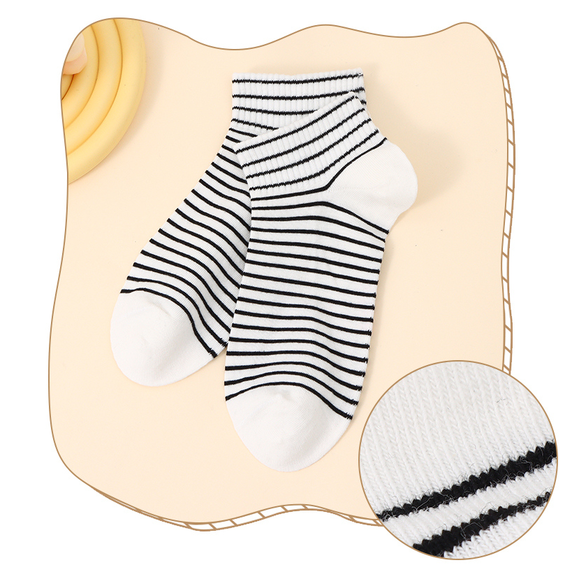 4 Pairs of simple preppy women's Socks (Mixed)