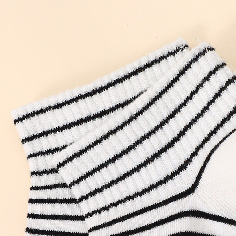 4 Pairs of simple preppy women's Socks (Mixed)