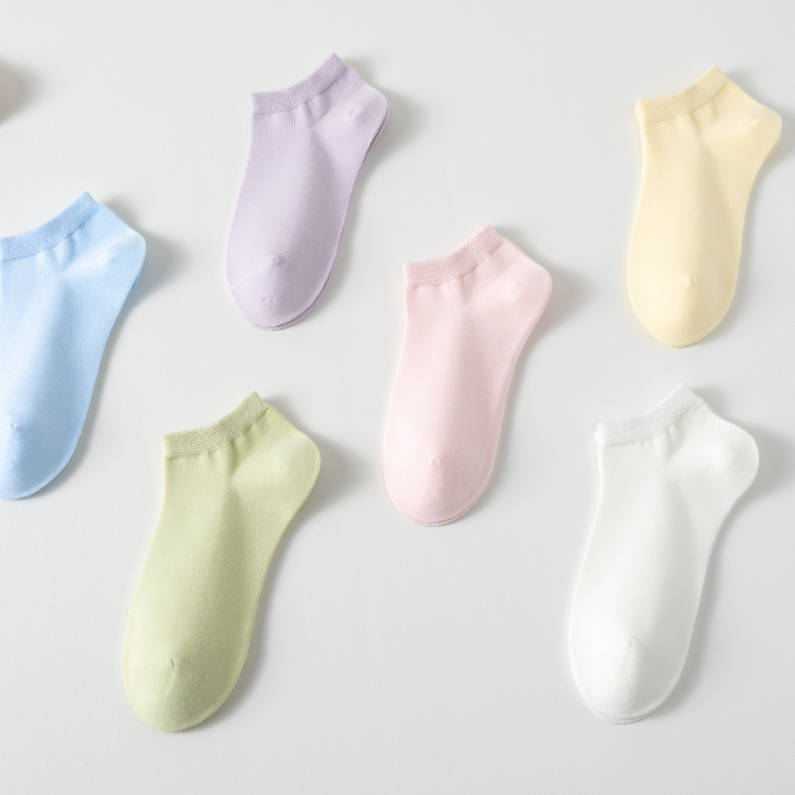 2 pairs of comfortable Solid Color Women's Socks (Mixed)