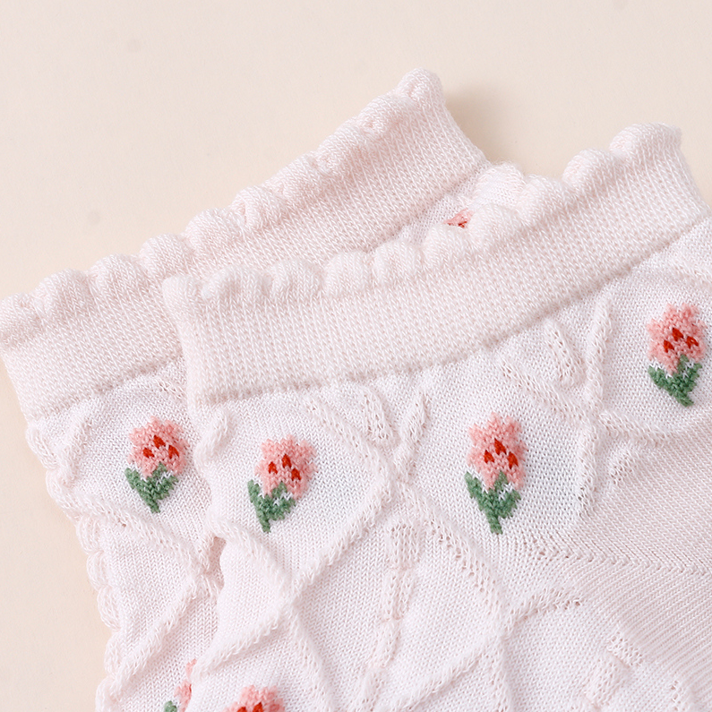 Women's short socks with romantic flowers