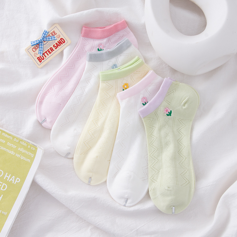 Women's socks with floral embroidery clear