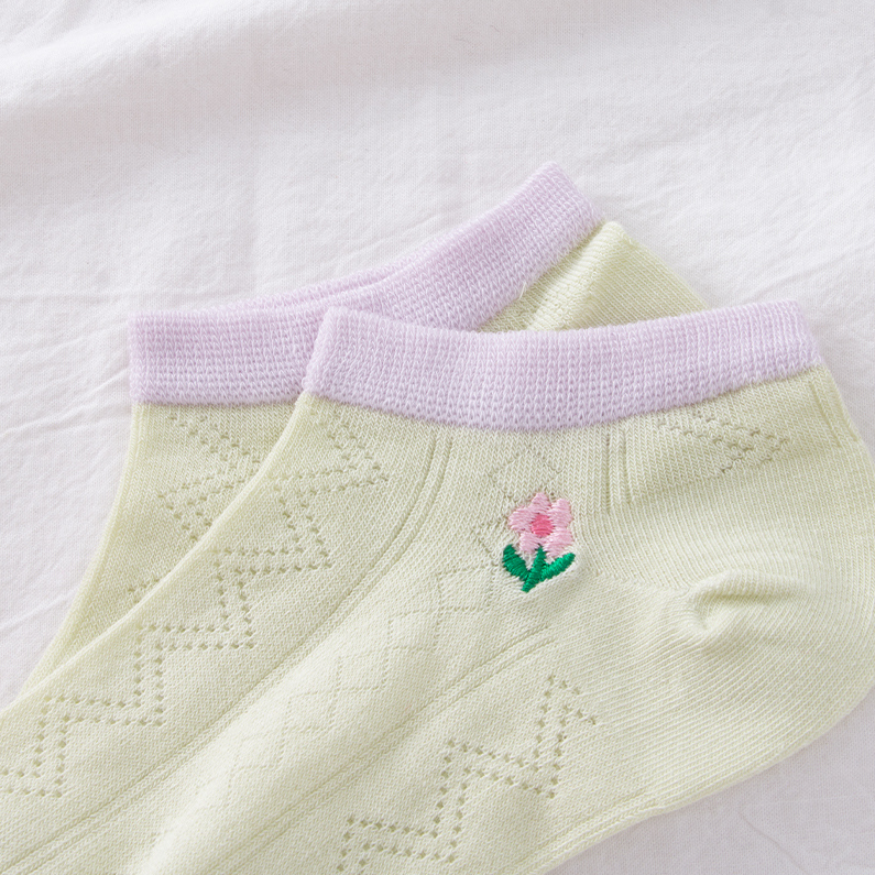 Women's socks with floral embroidery clear