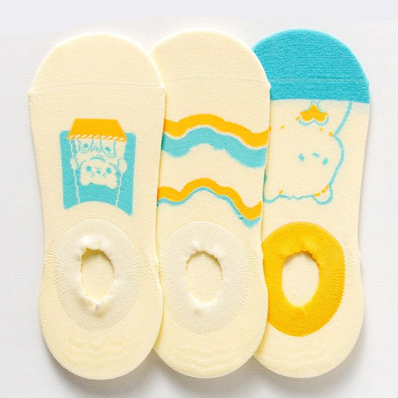 2 pairs of Cute Bear Comfort Women's Boat Socks (mixed color