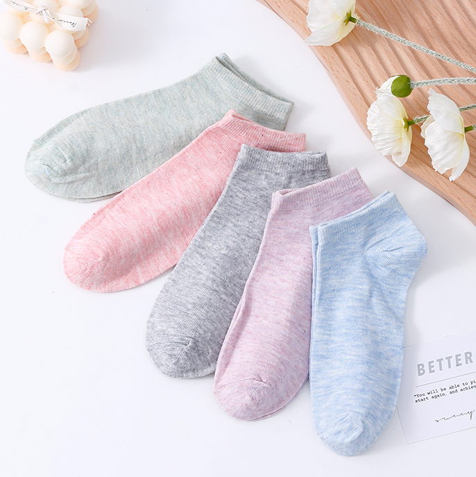 5 Pairs of women's socks (mixed colors)