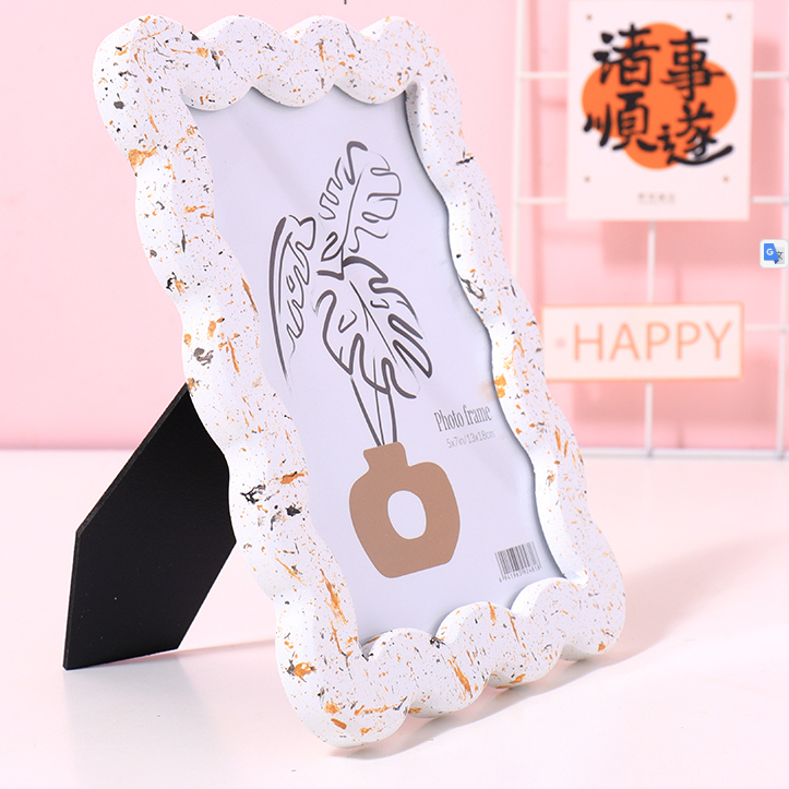 Trendy Wavy Photo Frame (White)