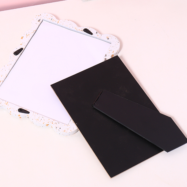 Trendy Wavy Photo Frame (White)