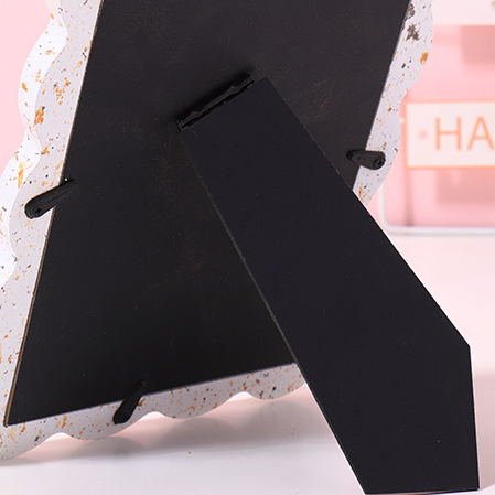 Trendy Wavy Photo Frame (White)