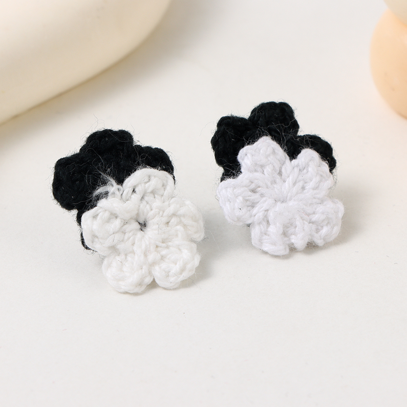 Silver needle earrings in small fragrant fabric