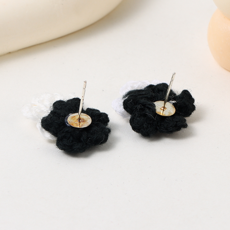 Silver needle earrings in small fragrant fabric