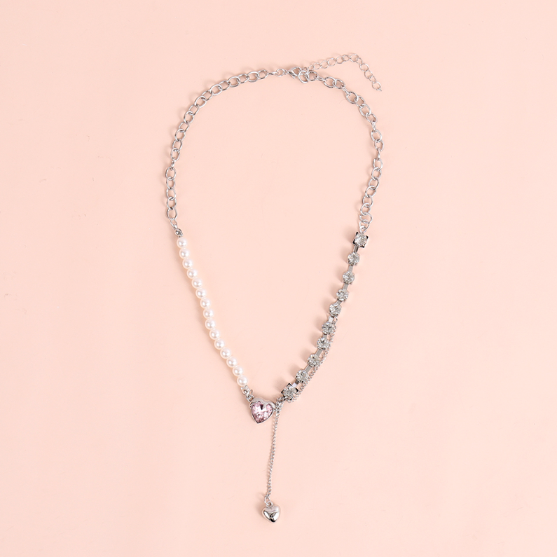 Featured patchwork necklace for women