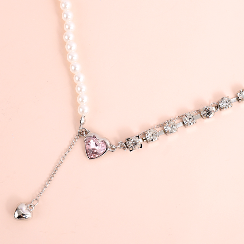 Featured patchwork necklace for women