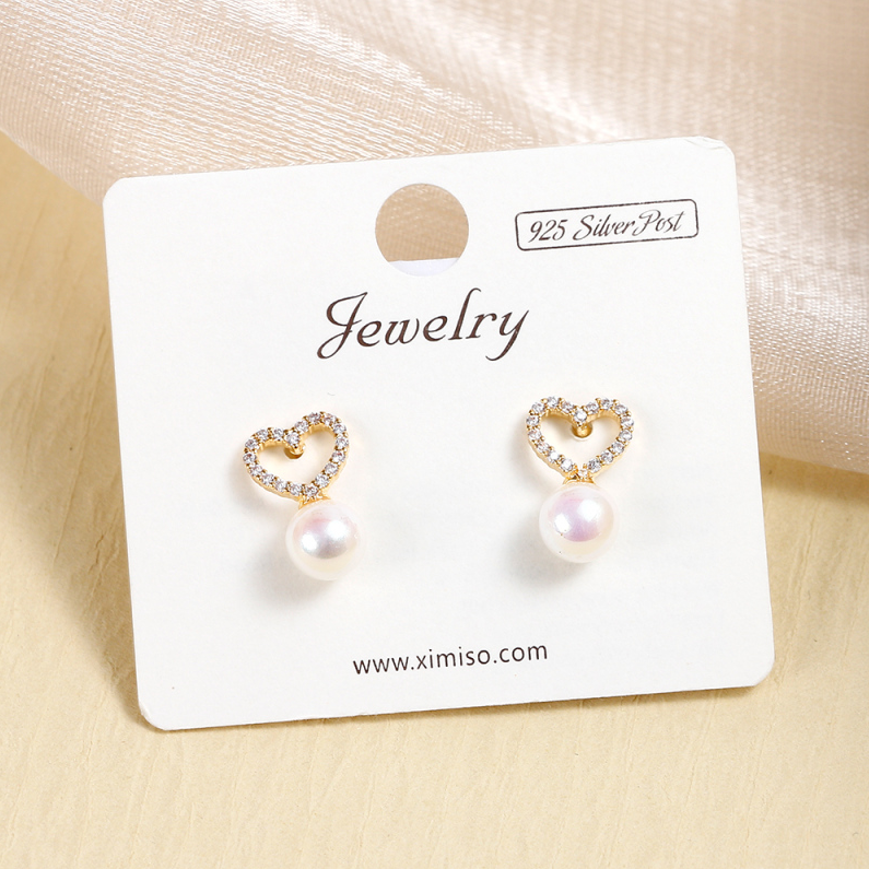 Love Pearl Lady silver stud earrings