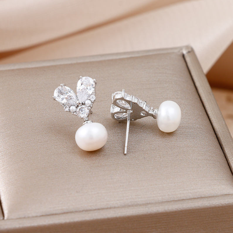 Zircon earrings for love