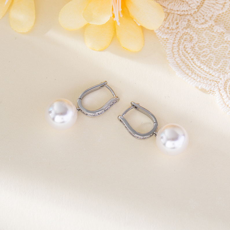 All bead ear buckle