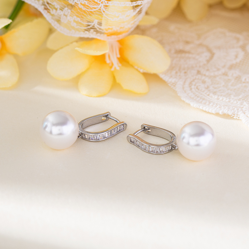 All bead ear buckle