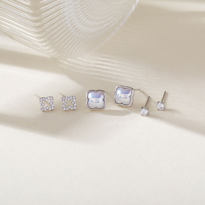 Delicate four-leaf clover earrings set