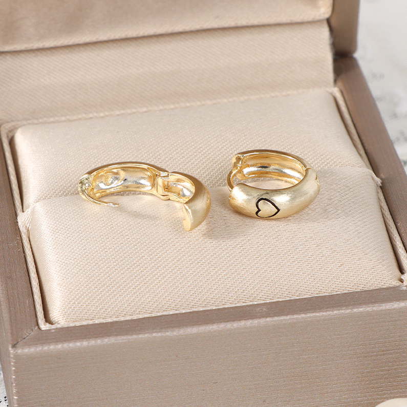 Love earrings set