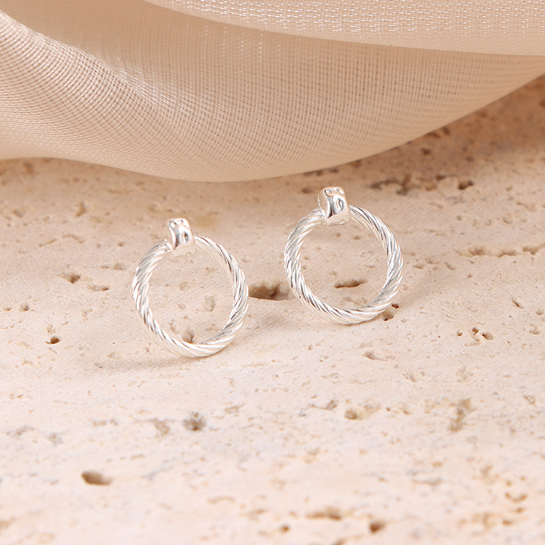 Casual look earrings set