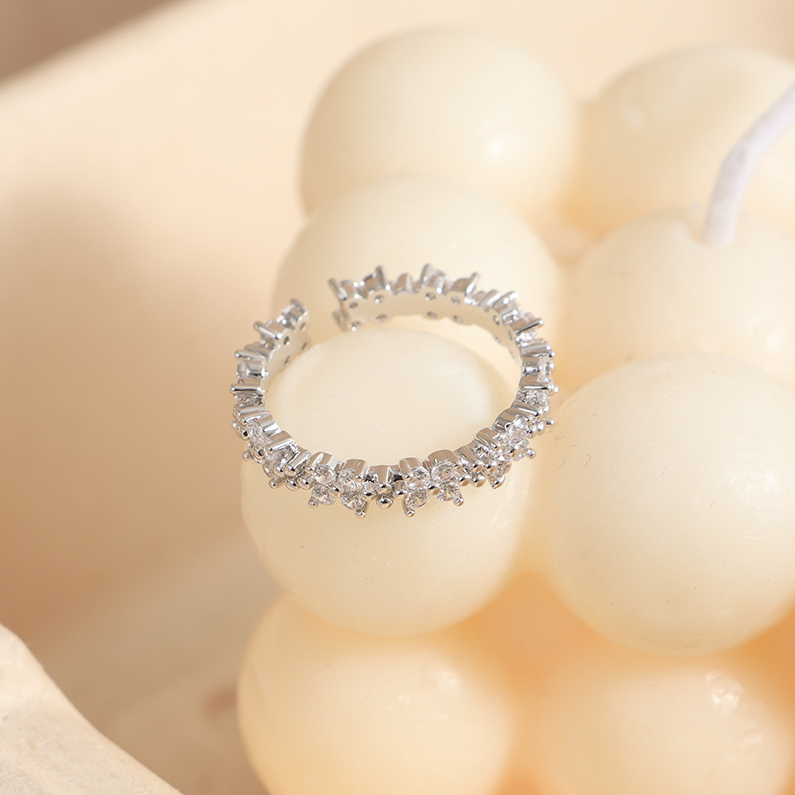 Zircon exquisite ring