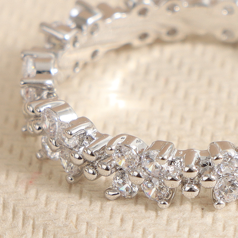 Zircon exquisite ring