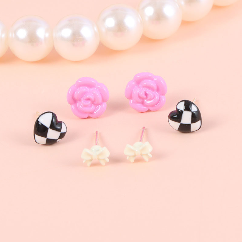 Small fragrance six piece earrings