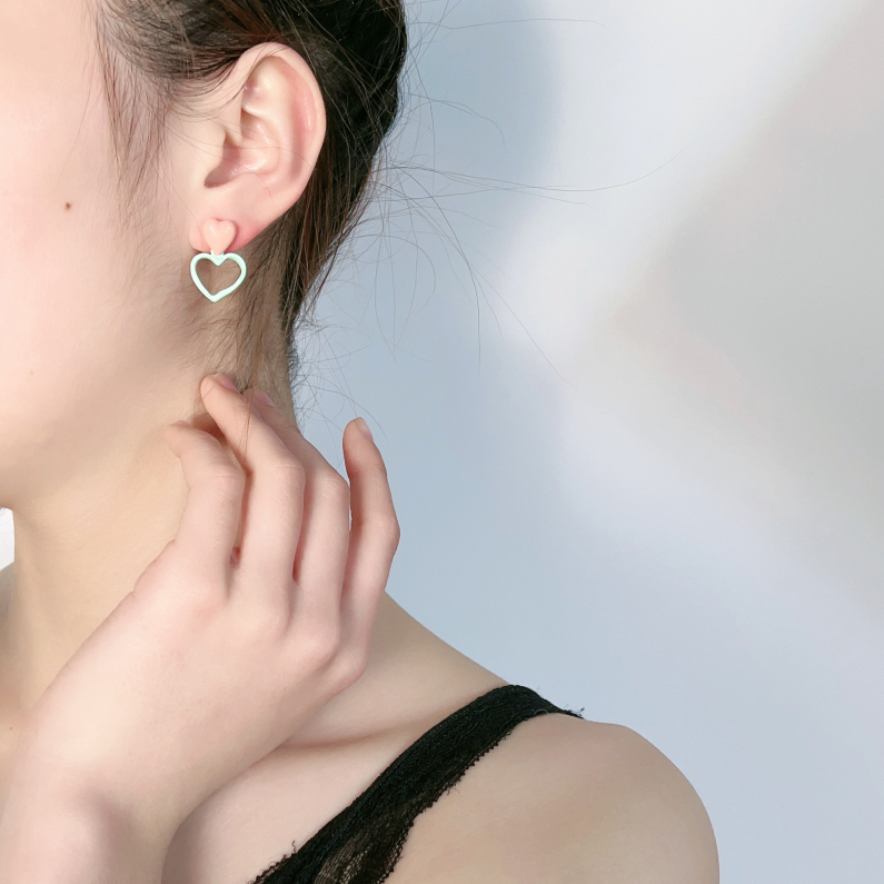 Silver needle girl love earrings