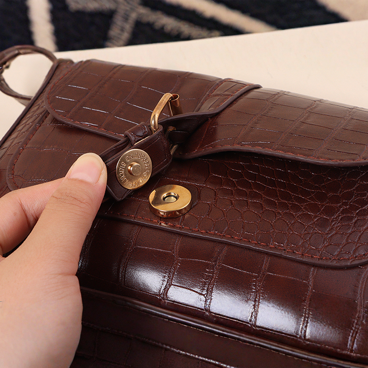 Elegant Crocodile Print Shoulder Bag